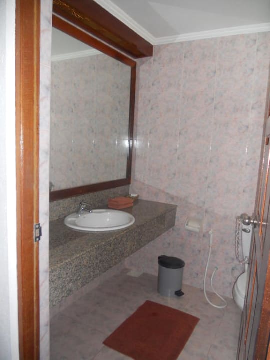 Bad im Wasserbungalow Summer Island Maldives