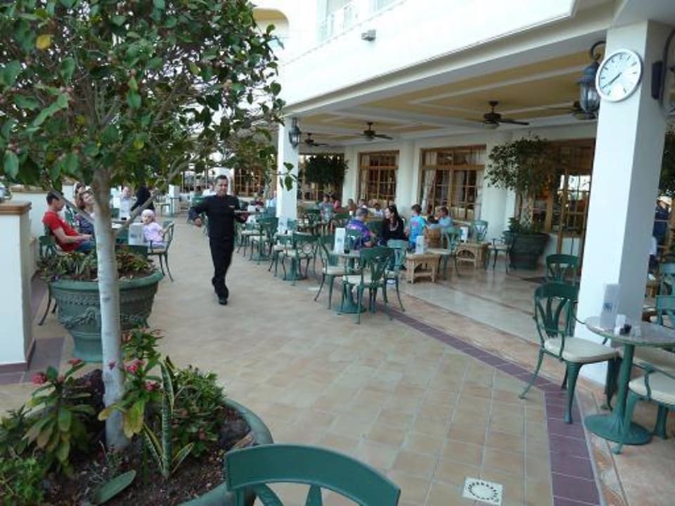 Draussen sitzen bei Musik Hotel Riu Palace Tres Islas