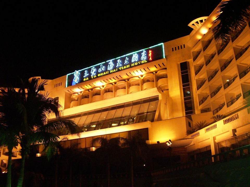 Hotel bei Nacht Hotel Shanhaitian Resort