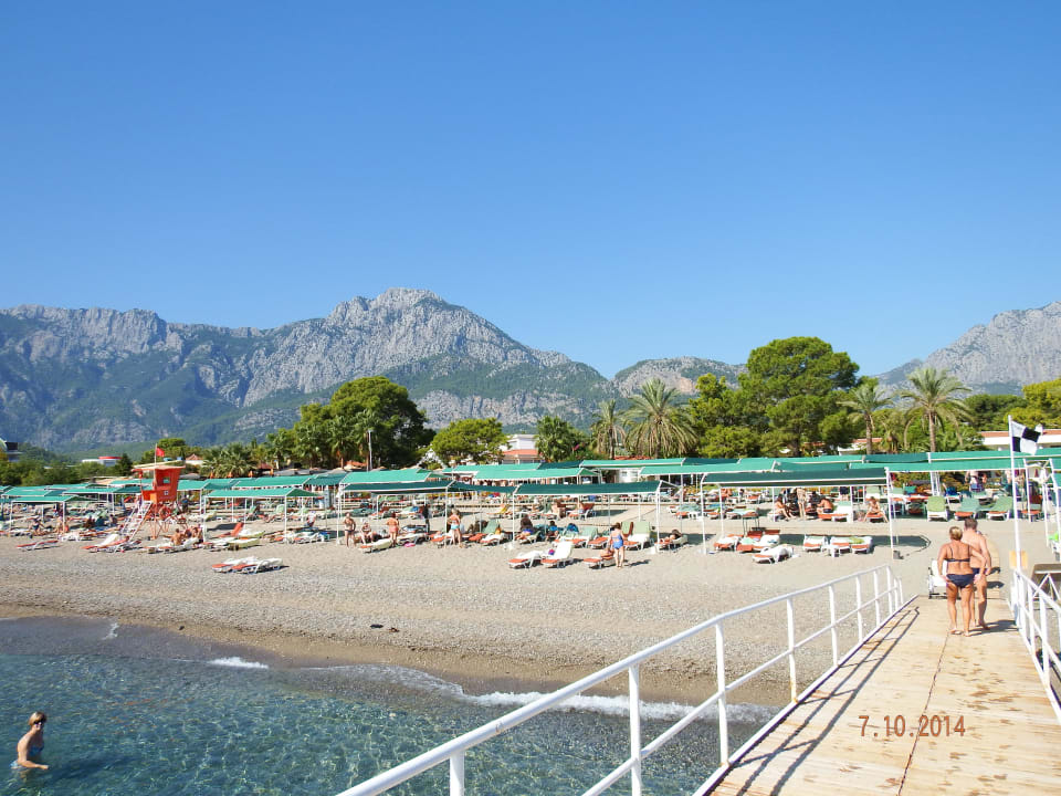 Blick vom Steg auf den Strand Club Boran Mare Beach