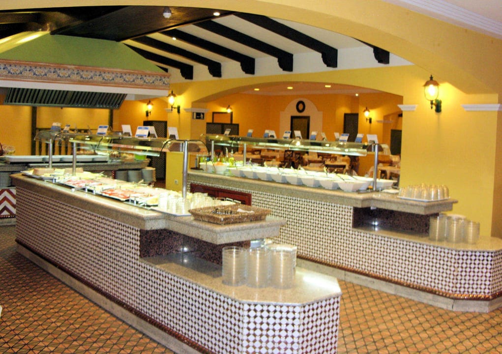 Blick auf das Salatbuffet allsun Hotel Los Hibiscos
