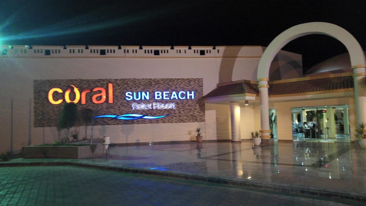 Eingang Coral Sun Beach
