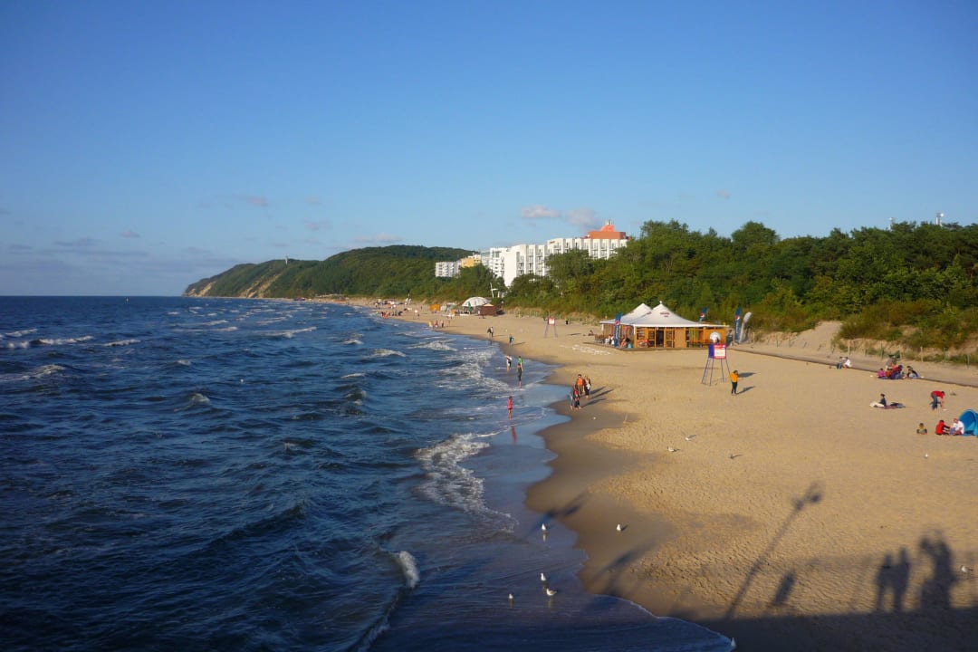 Blick von der Seebrücke Richtung Hotel Vestina Wellness & Spa Hotel