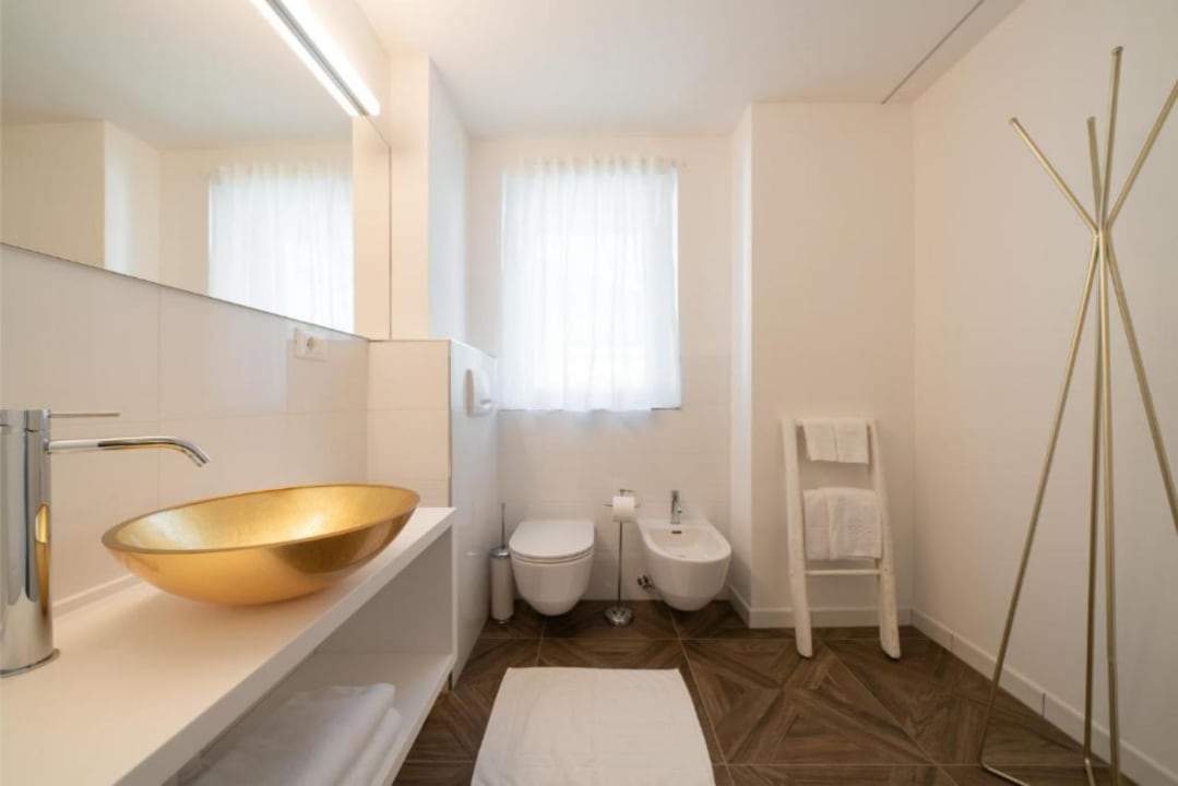 Zimmer goldfinger + suites