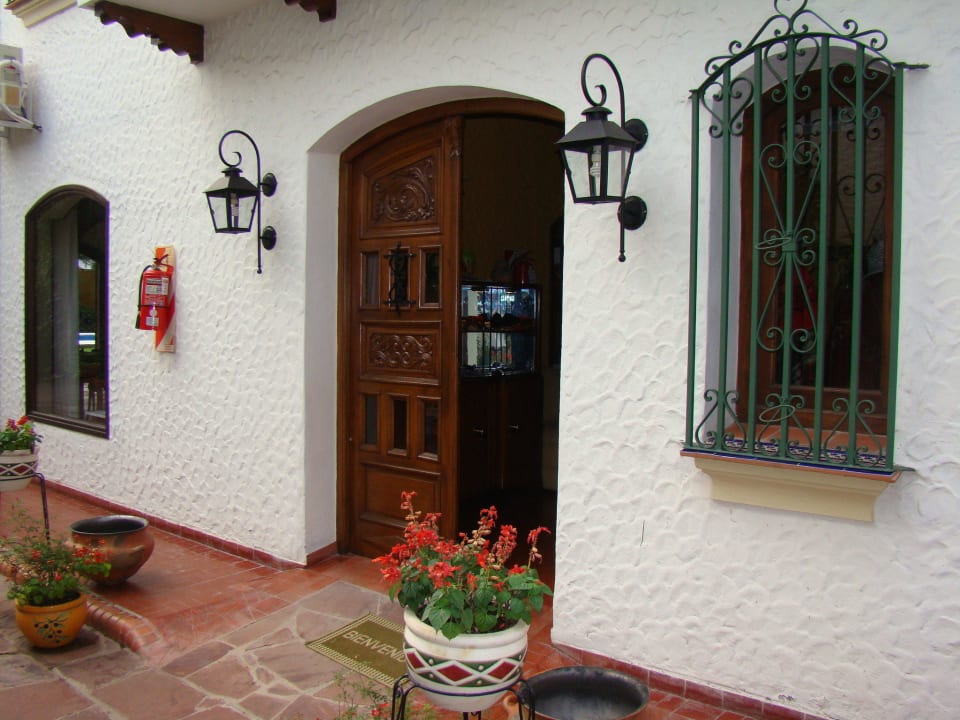 Acceso lateral Hotel La Candela