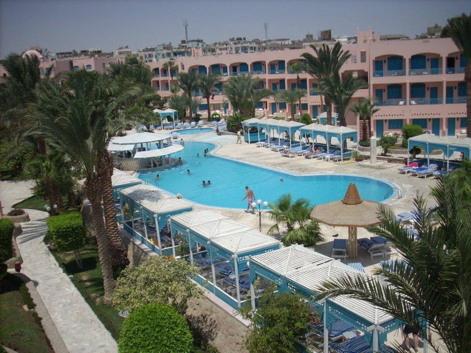 Бассейн Hotel Le Pacha Beach Resort