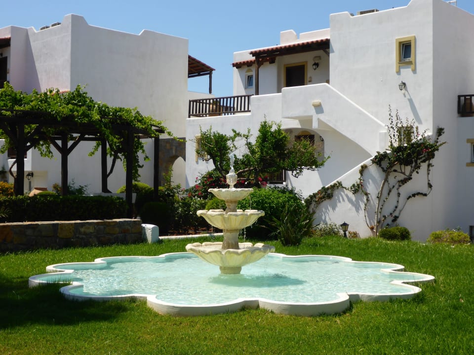 Innenhof Alexander Beach Hotel & Village Resort
