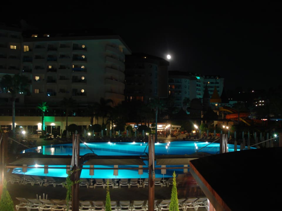 Pool Nachtansicht Saphir Resort & Spa