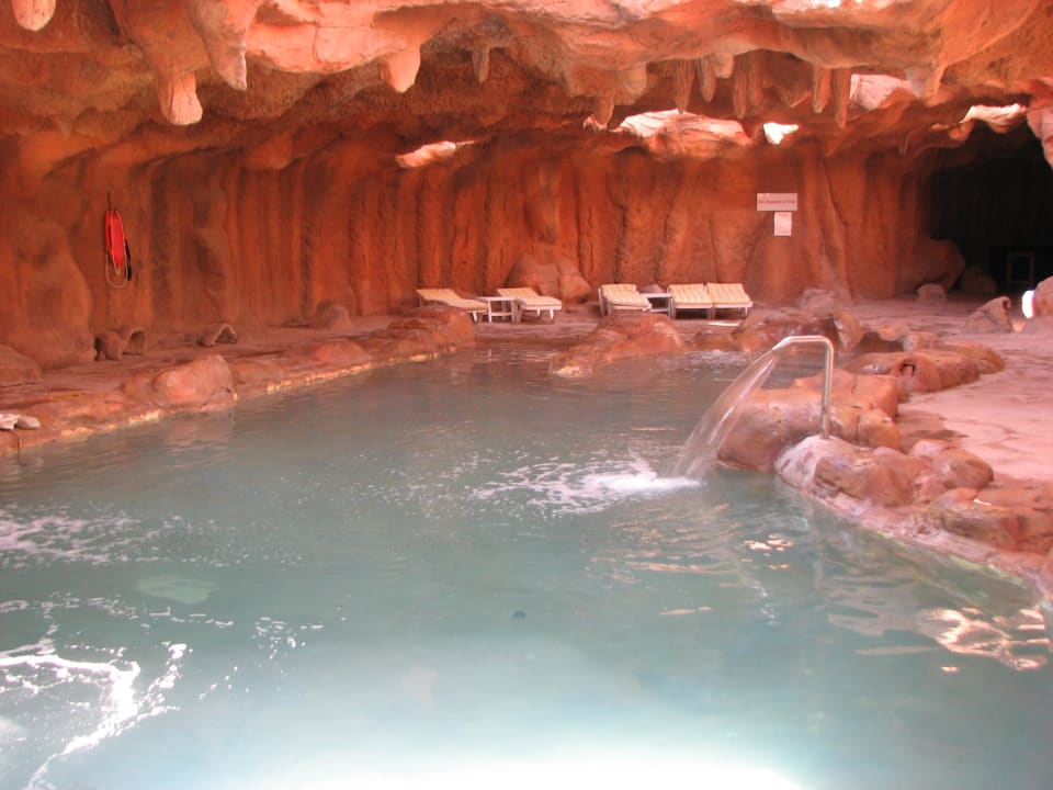 Grota z basenem Parrotel Beach Resort