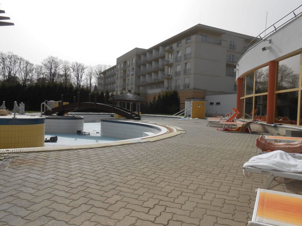 Aussenansicht mit Therme Gotthard Therme Hotel & Conference