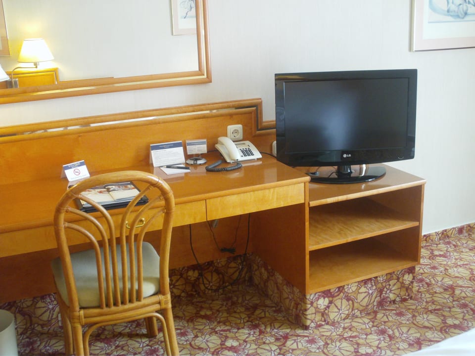 Schreibtisch mit TV Welcome Hotel Residenzschloss