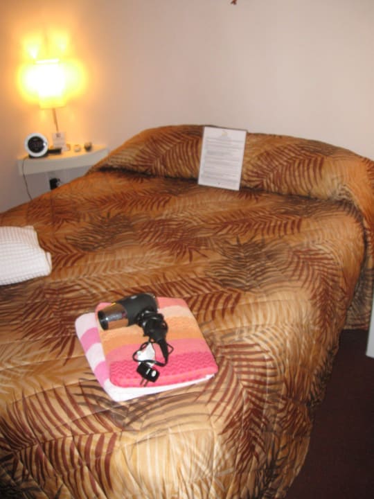 Viel größer als das Bett war es nicht The Grand Guesthouse