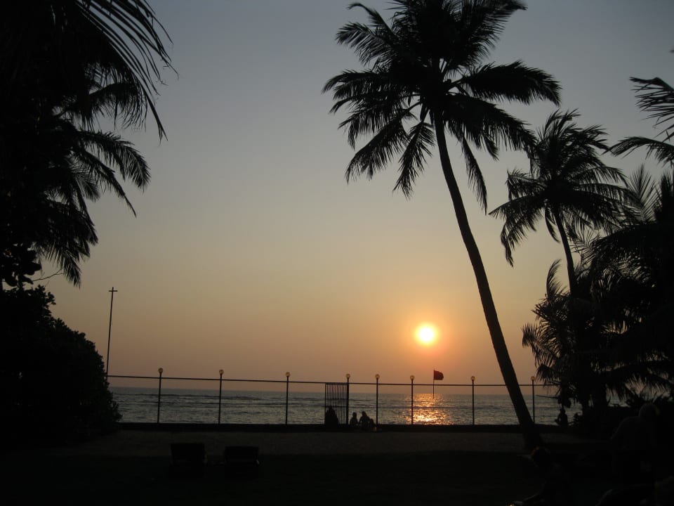 Sonnenuntergang vor dem Hotel Earl’s Reef Beruwala