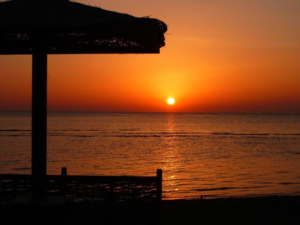 Sonnenaufgang am Nordstrand Lahami Bay Beach Resort