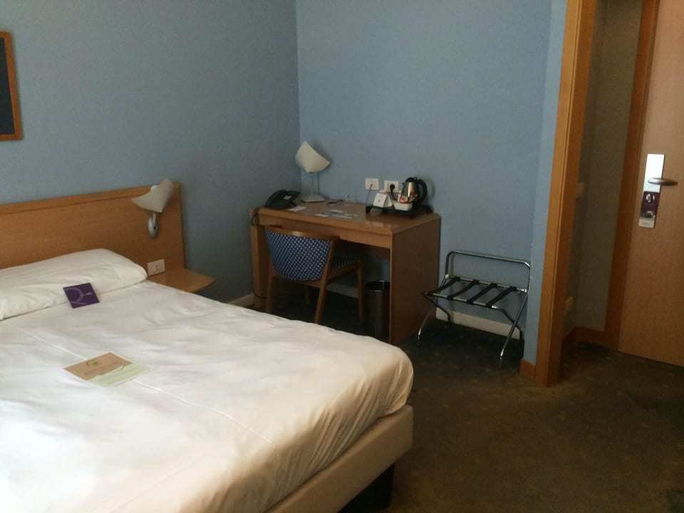 Bedroom Ibis Styles Napoli Garibaldi