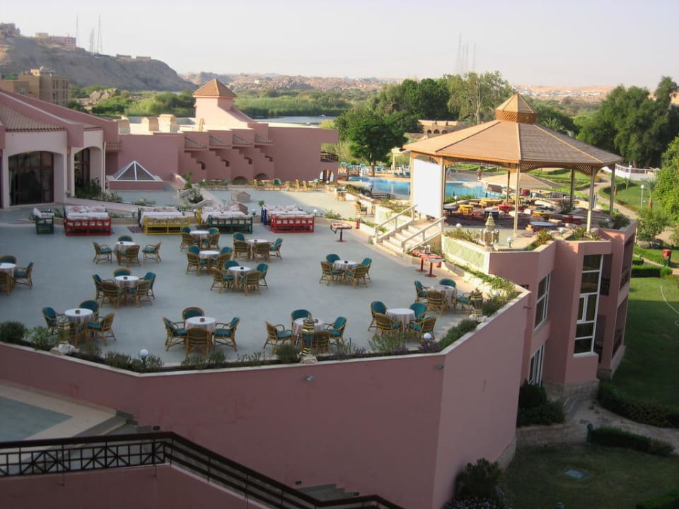 Aussenterrasse Pyramisa Island Hotel Aswan