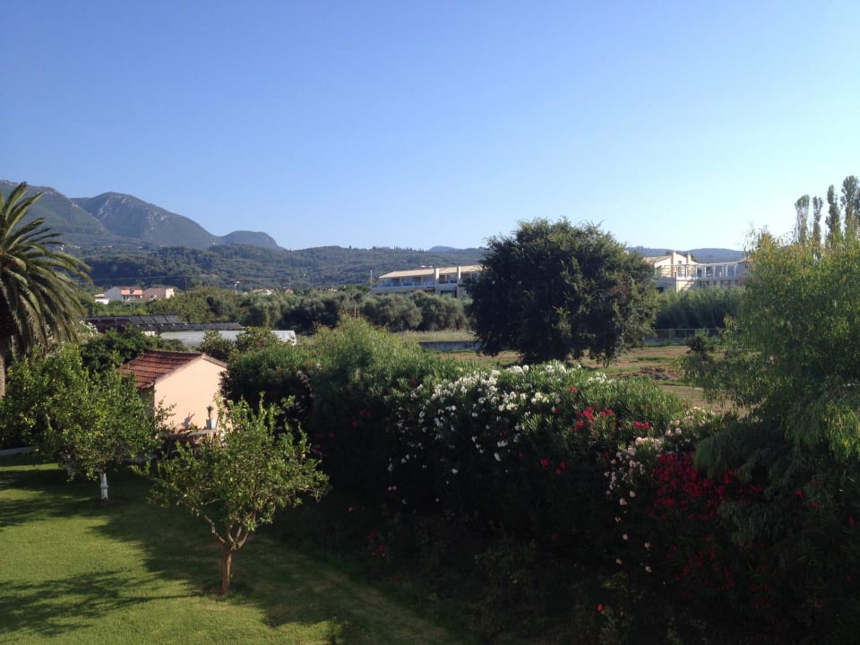 Blick aus dem Appartment Acharavi Beach Hotel