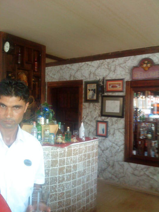 Musa - der Barkeeper von der Blue Bar Hotel Royal Garden Beach