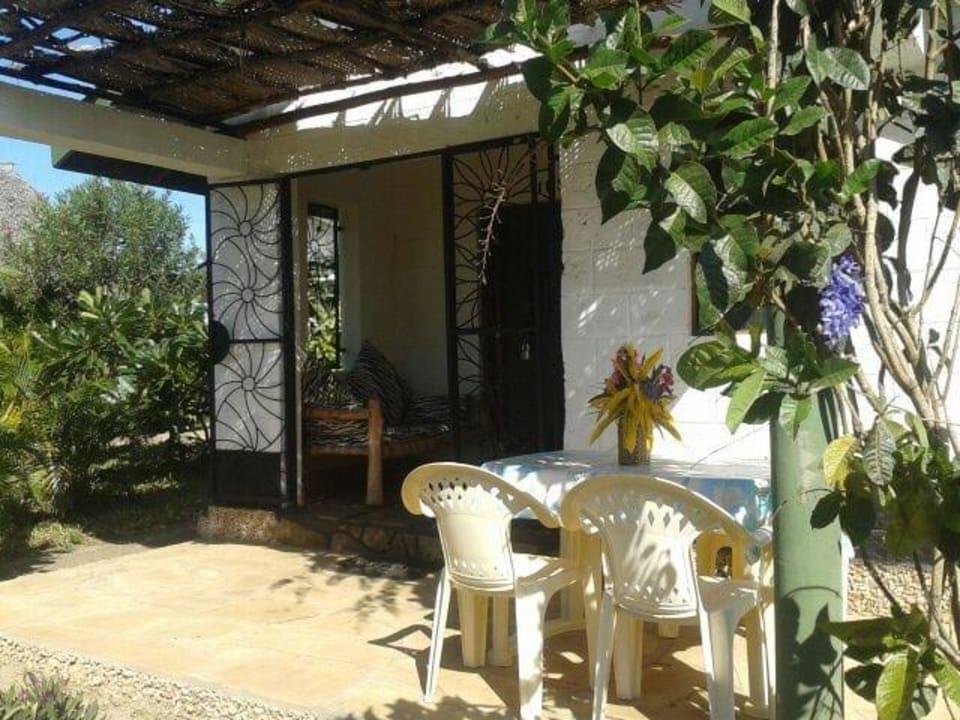 Blick zum kleinen Haus African Dream Cottages