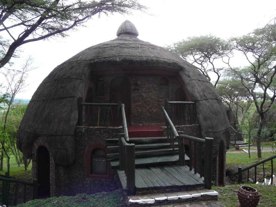 Kamer buitenkant Serengeti Serena Safari Lodge