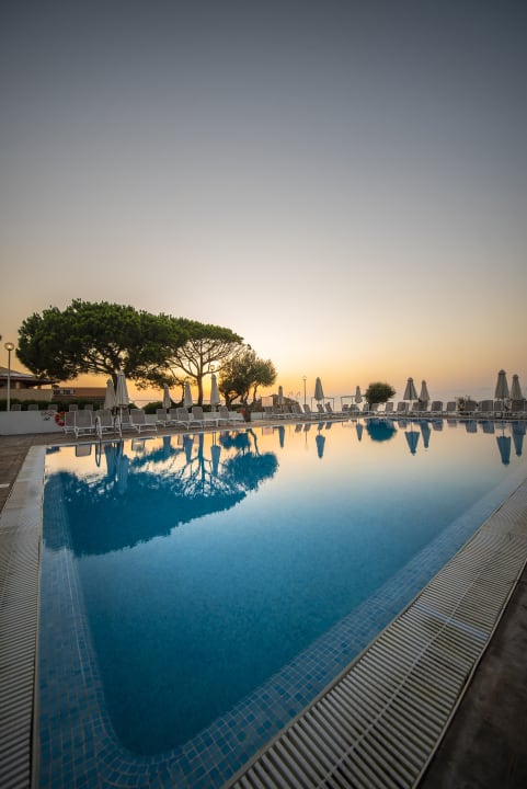 Pool blau punta reina