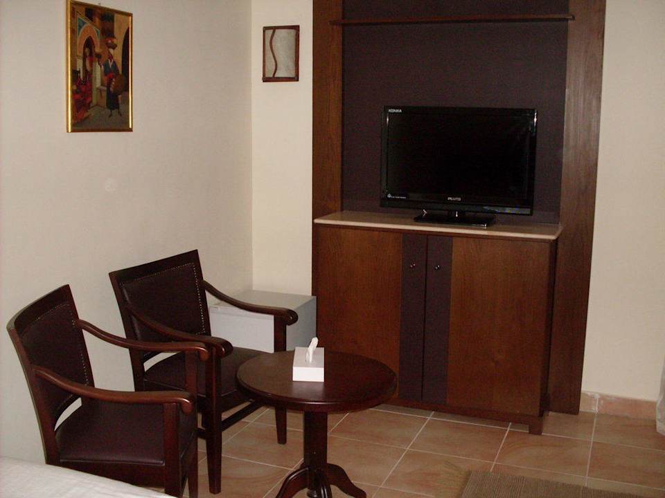 TV im 400er Pickalbatros Alf Leila Wa Leila Resort - Neverland Hurghada