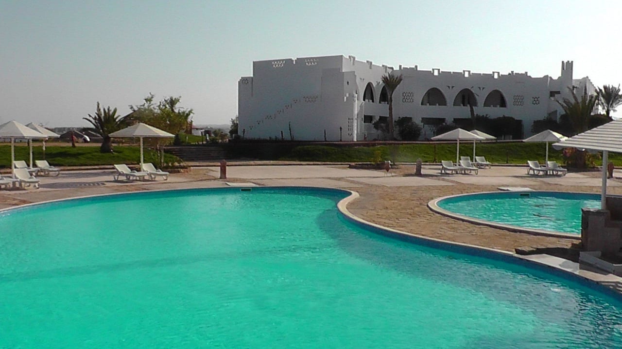 Poolanlage Three Corners Equinox Beach Resort