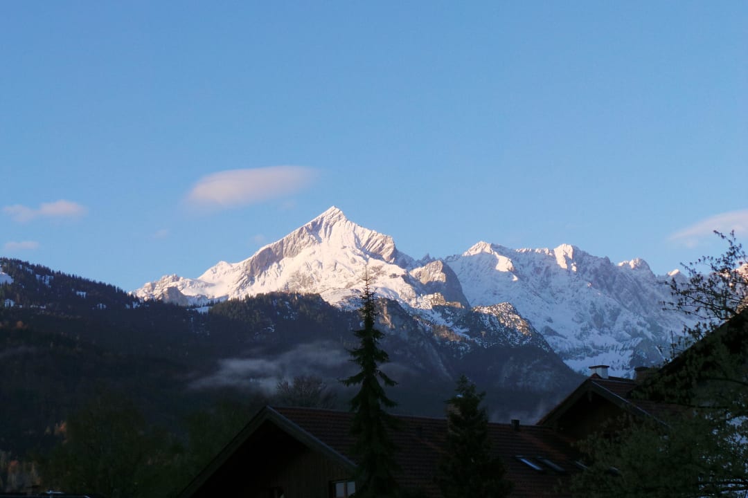 Blick vom Balkon zur Alpspitze Hotel Garmischer Hof