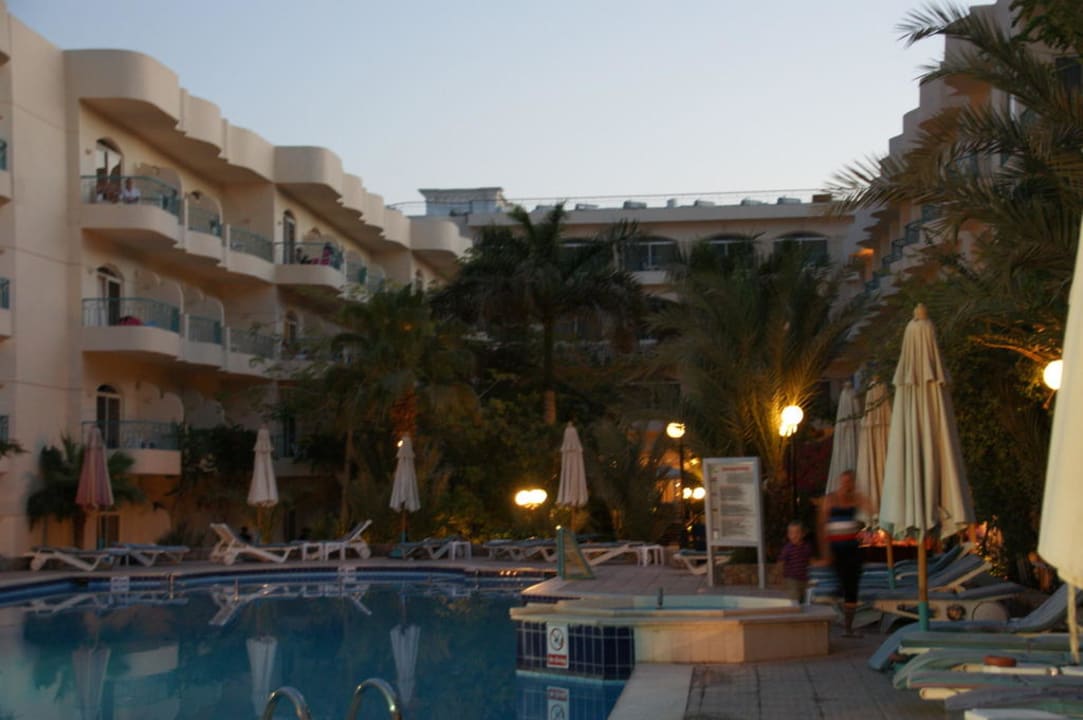 Innenhof vom Strand aus gesehen Bella Vista Resort Hurghada