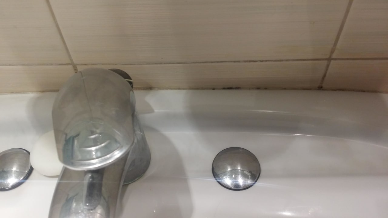 Schimmel am Waschbecken  Creta Star Hotel - Adults only