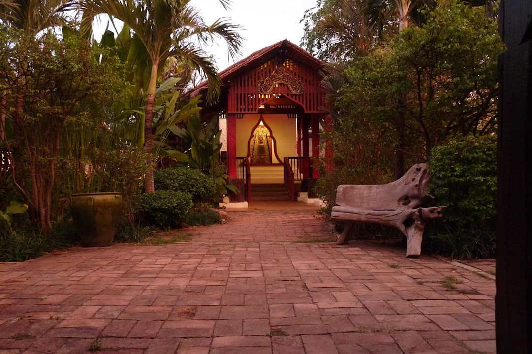 Innenhof Hotel Tharaburi Resort