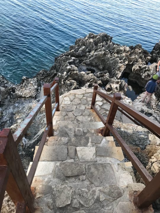 Ausblick Napa Mermaid Hotel & Suites