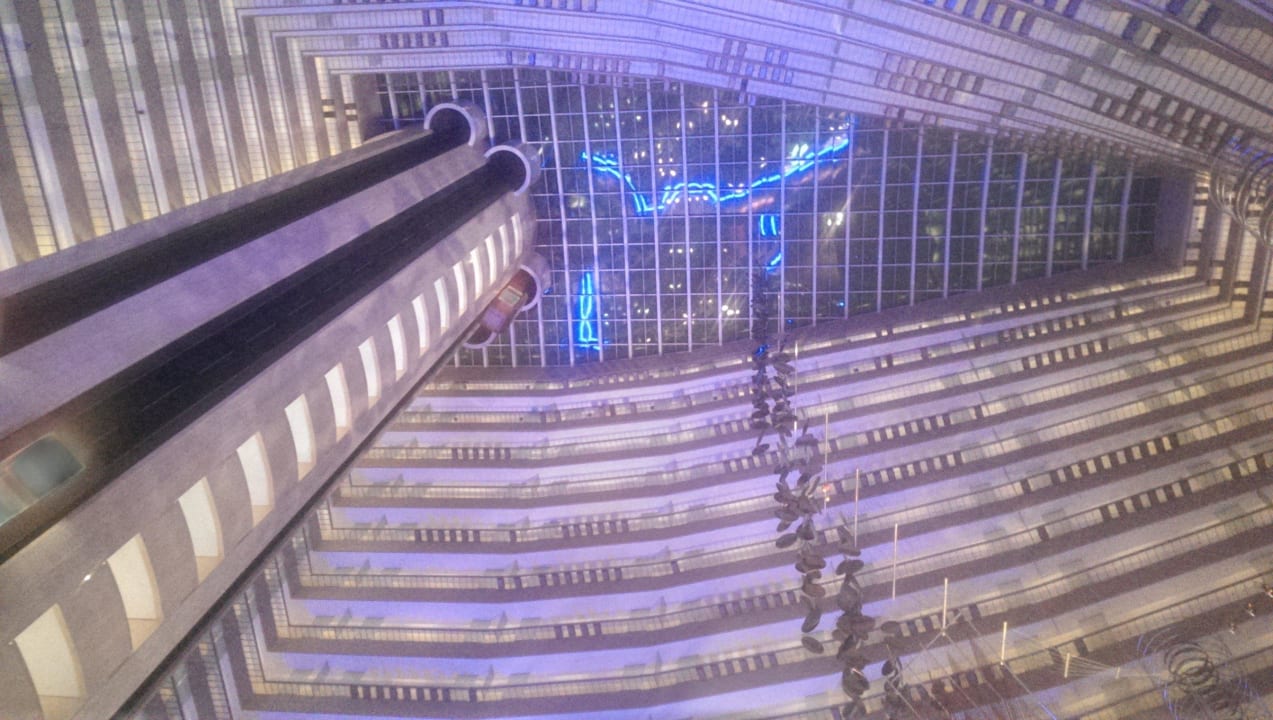 Atrium Parkroyal Collection Marina Bay