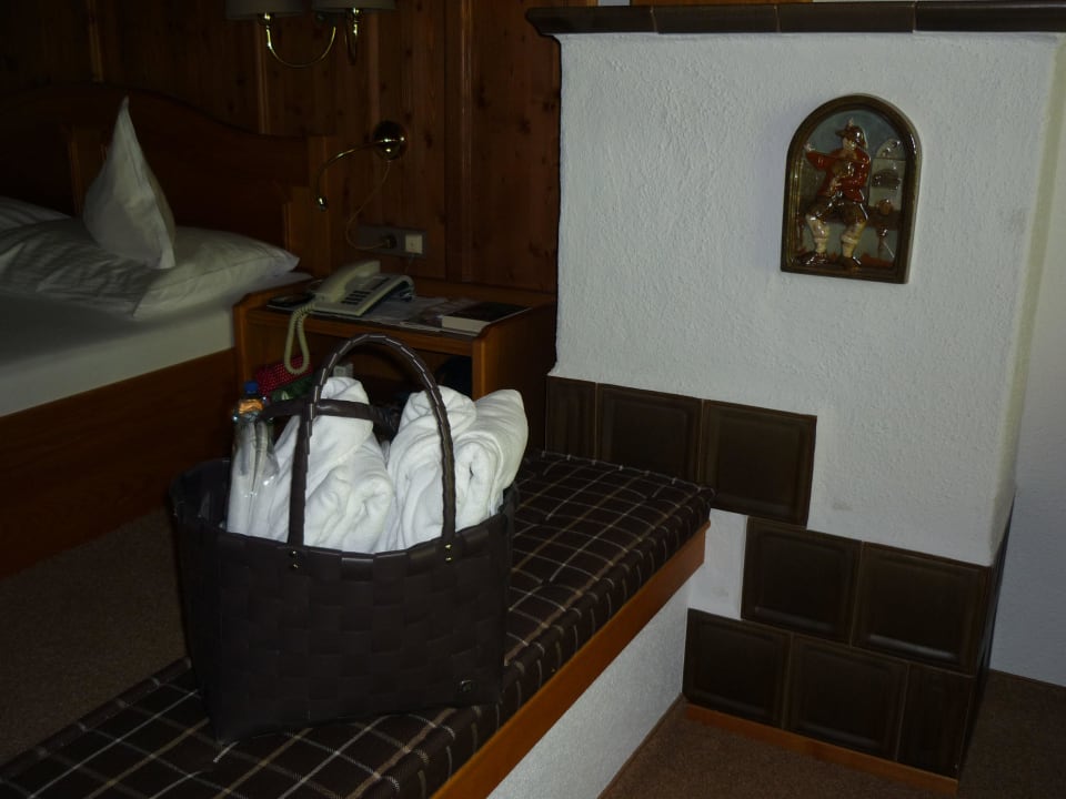 Tasche mit Bademantel,Badeschlappen usw Hotel Berghof Crystal SPA & Sports Hintertux