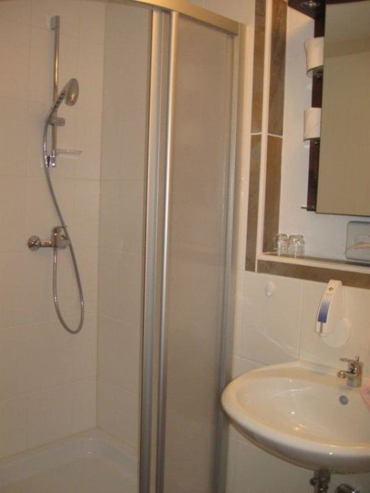 Bad mit Dusche Gästehaus Wildbach