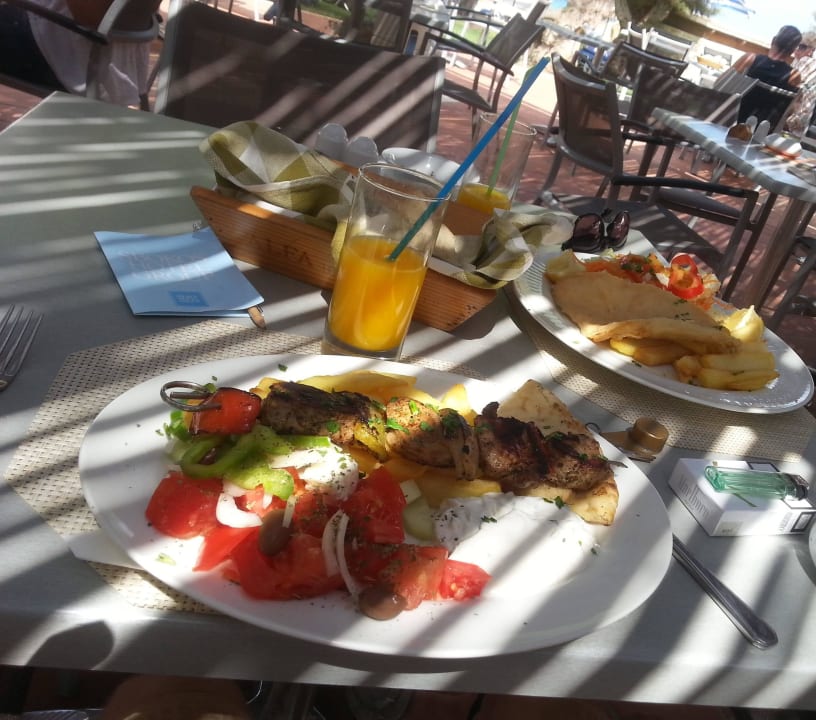 Griechisches Restaurant am Strand Phãea Cretan Malia