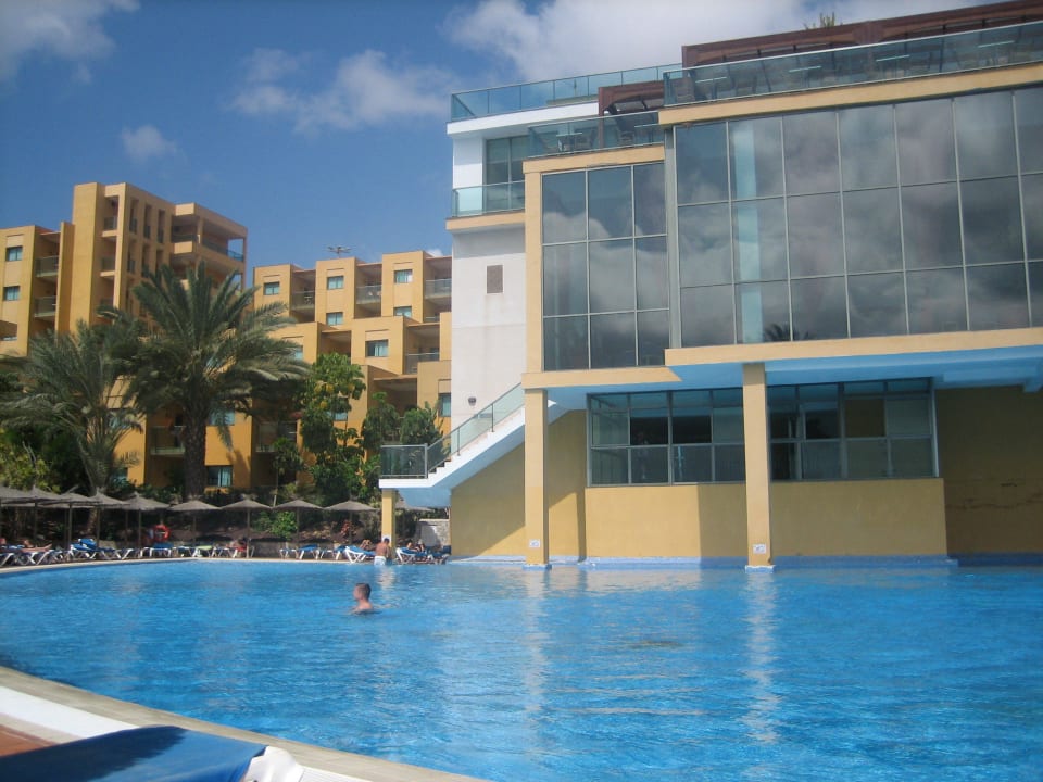 Links Hotelzimmer, rechts Bar (hinter dem Glas) SBH Club Paraiso Playa