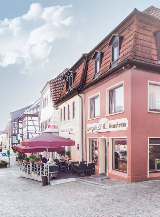 Straßencafe Hotel Schell Schokoladenmanufaktur