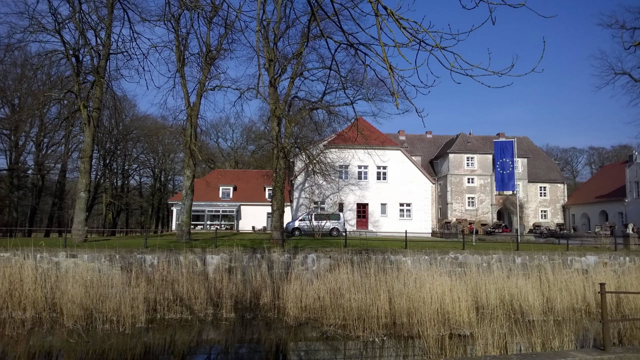 Vom Parkplatz aus Wasserschloss Mellenthin
