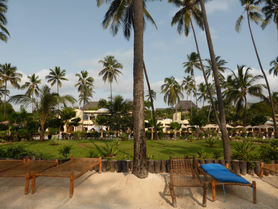 Liegen am Strand TUI Blue Bahari Zanzibar