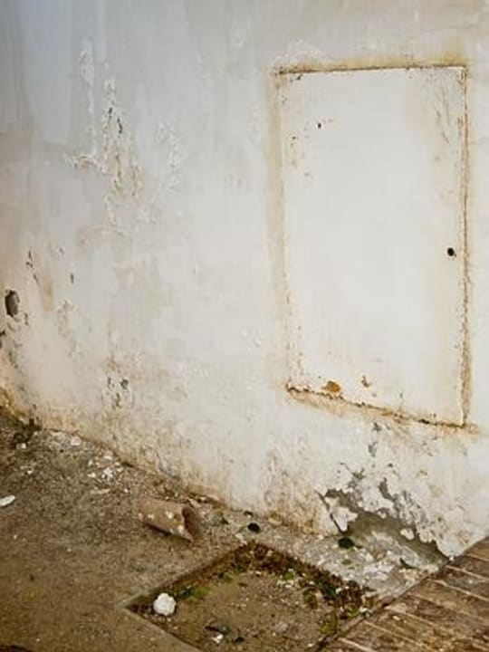 Der Weg zum Speisesaal  Lotus Bay Beach Resort