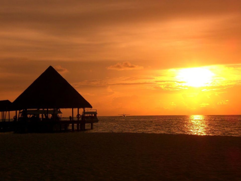 Sonnenuntergang auf der Lagunenseite Sun Siyam Vilu Reef