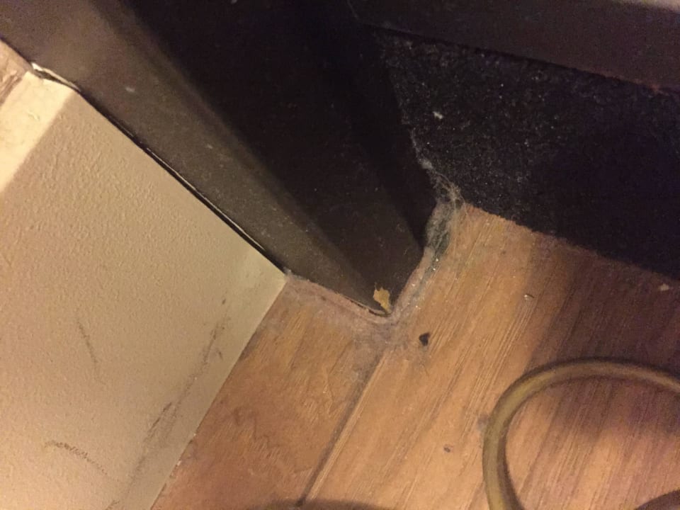 Dreck in den Ecken  Tryp by Wyndham Bremen Airport