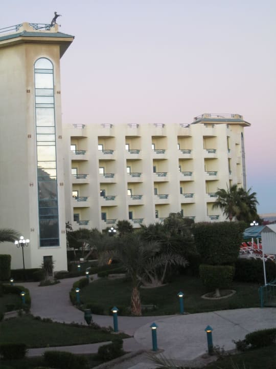 Двор Moreno Horizon Spa & Resort