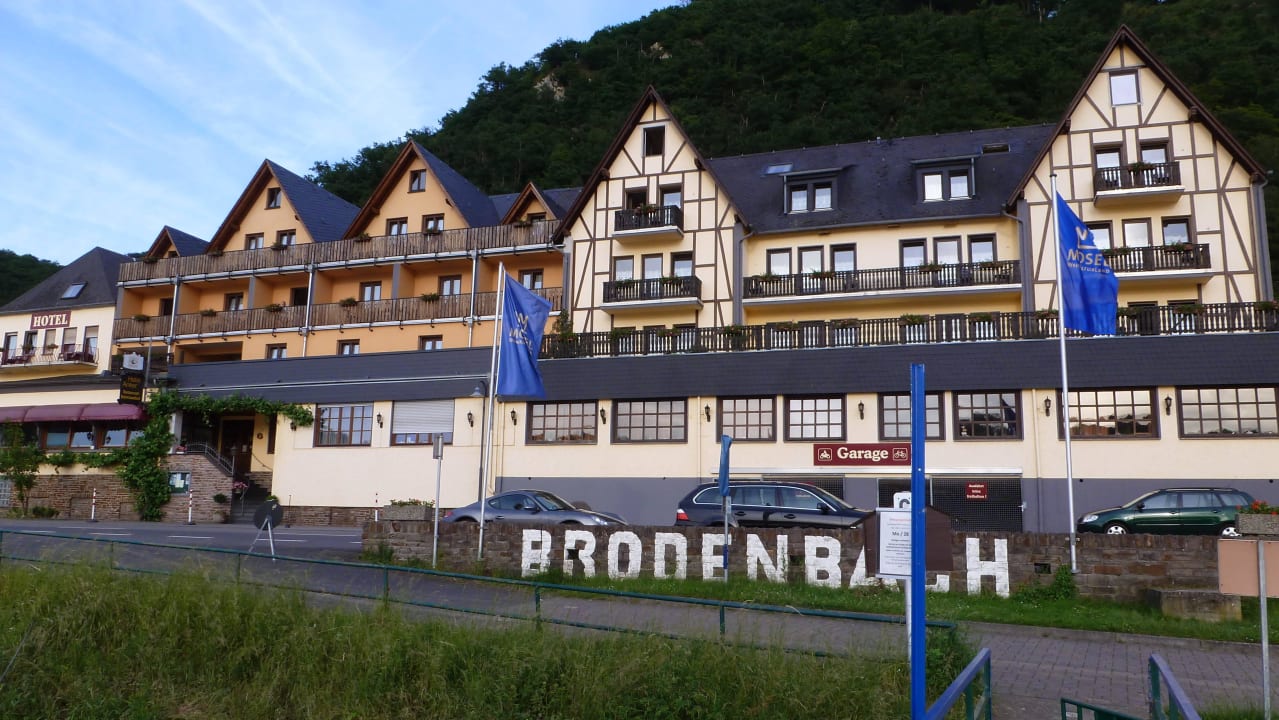 Blick vom Landungssteg der Mosel Hotel Anker