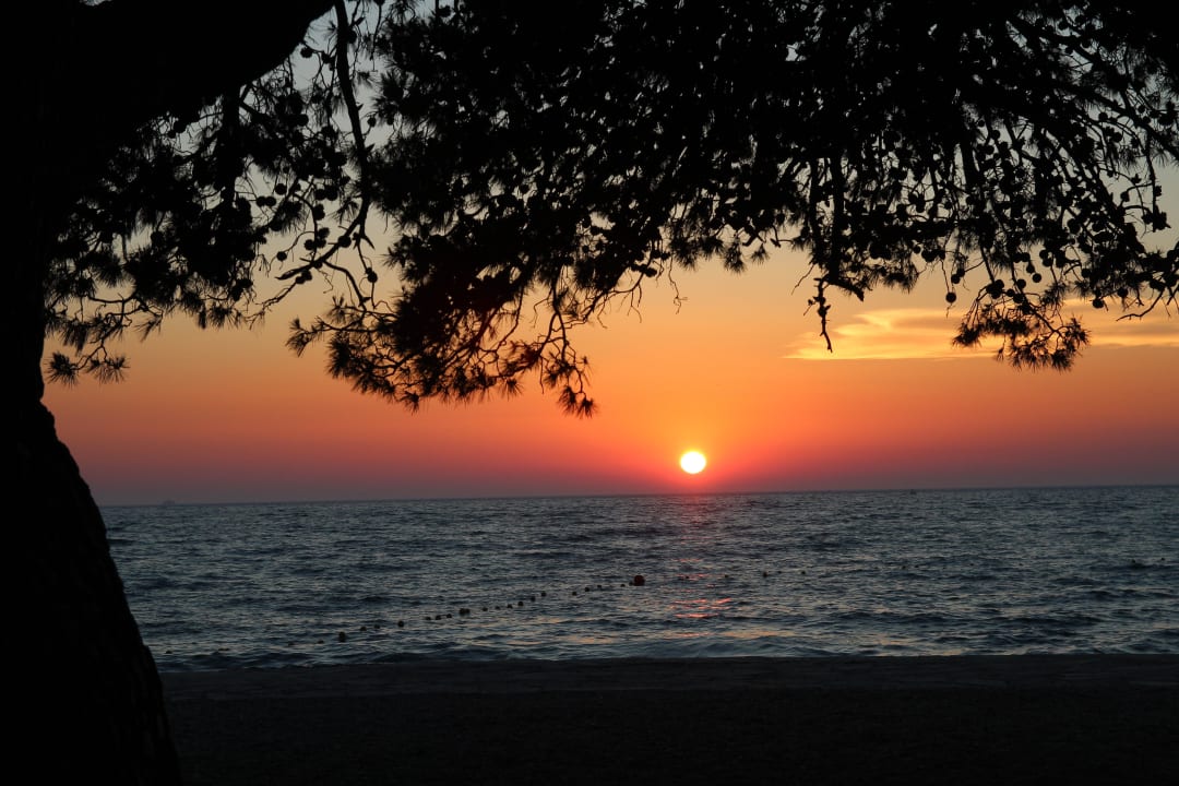 Sonnenuntergang am Hotelstrand Falkensteiner Hotel Adriana