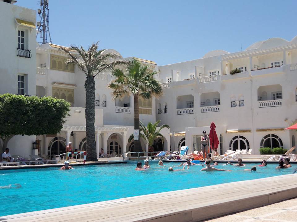 Animation im Pool Alassio Hotel and Thalasso