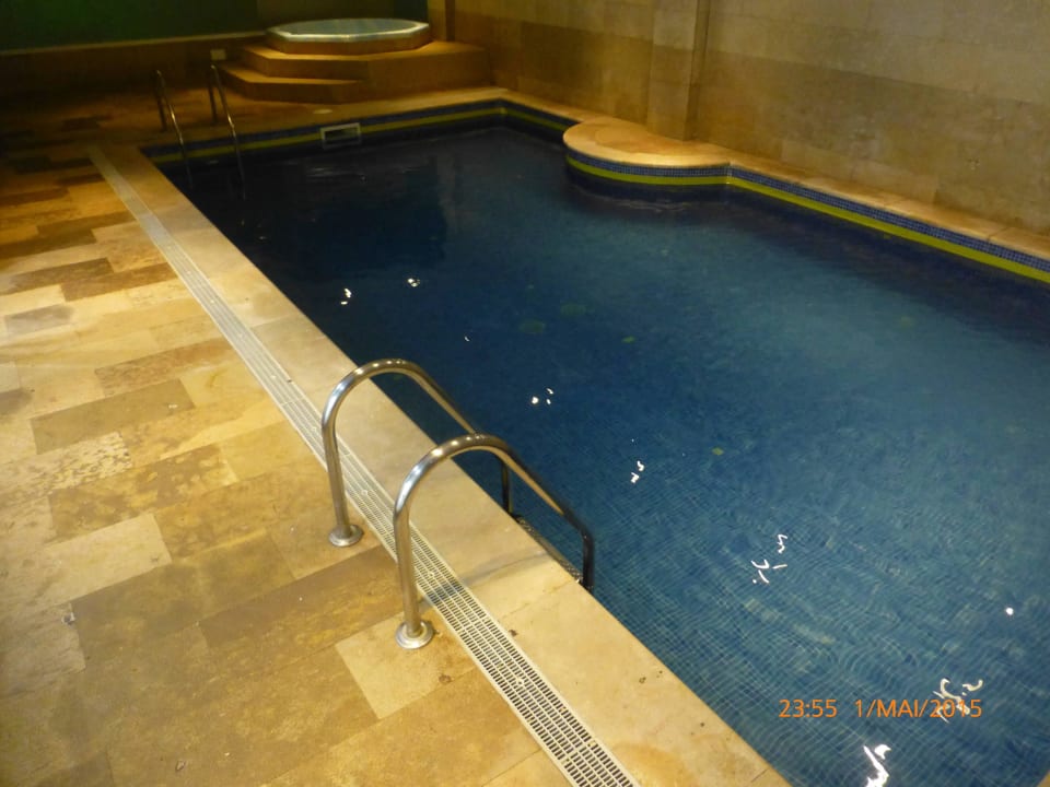 Innenpool Haupthaus Hotel Palm Garden