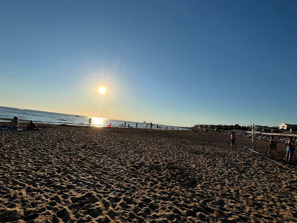 Strand Dream World Palace Hotel