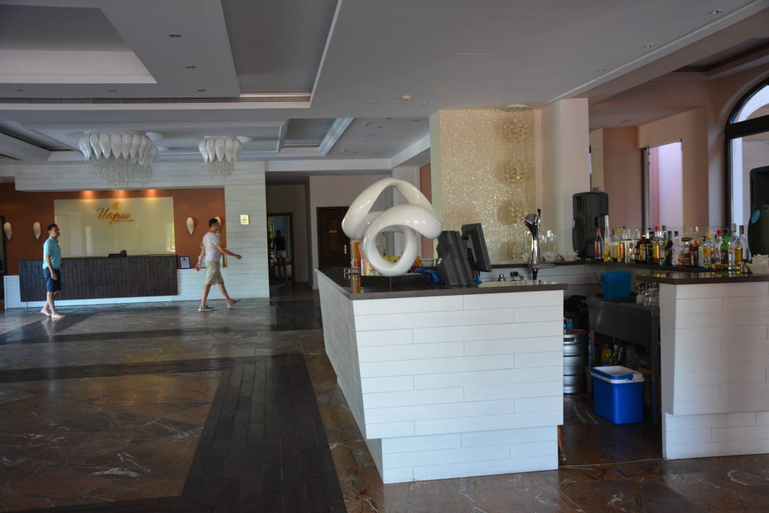 Bar w lobby i recepcja Hotel Utopia Resort & Spa